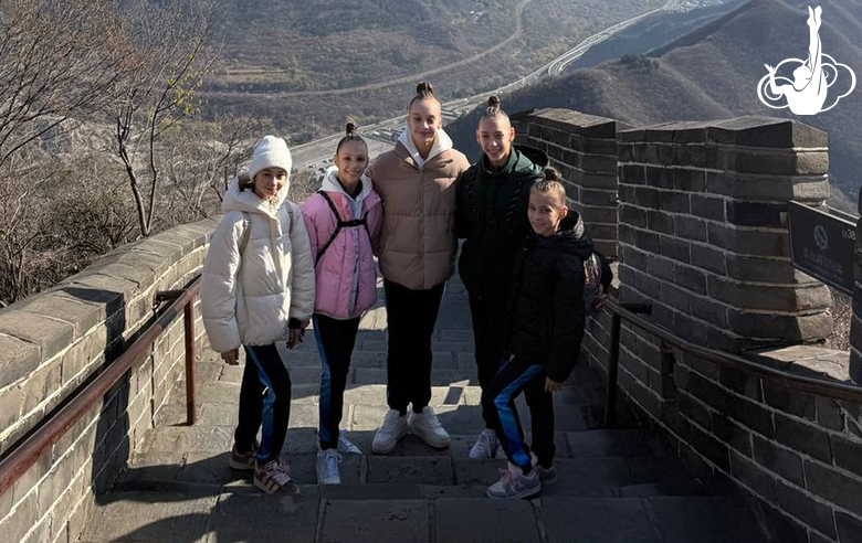 Гимнастки посетили Великую Китайскую стену