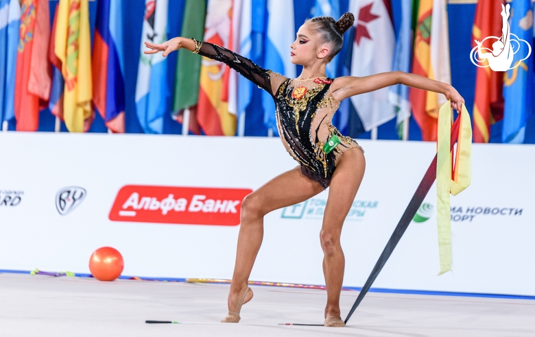 Ksenia Savinova during an exercise with a ribbon