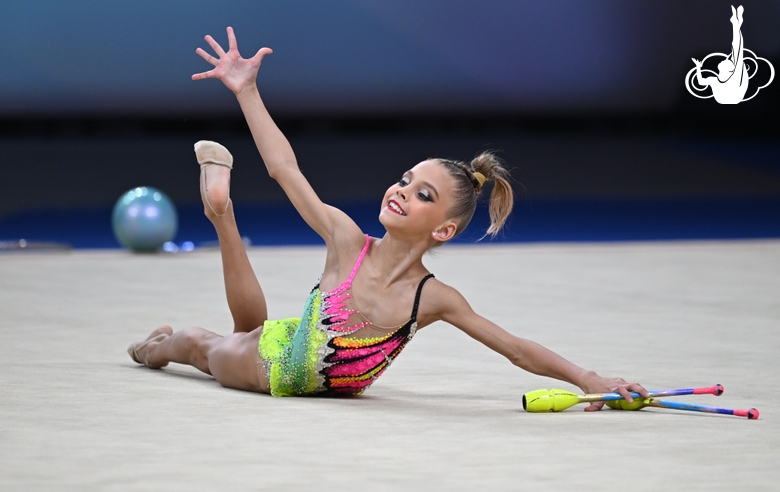Vasilisa Botkina during the exercise with clubs