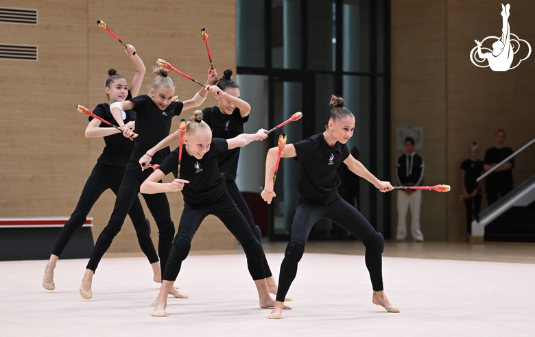 Групповички Академии во время контрольной тренировки в Академии