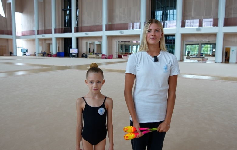 Gymnastics for the little ones. Top-5 exercises with clubs