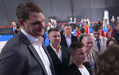 На чемпионате России с 8 Марта олимпийскую чемпионку Алину Кабаеву поздравили почетные гости турнира