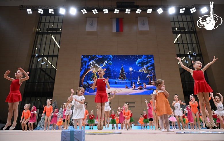Дошкольницы Академии во время новогодней елки