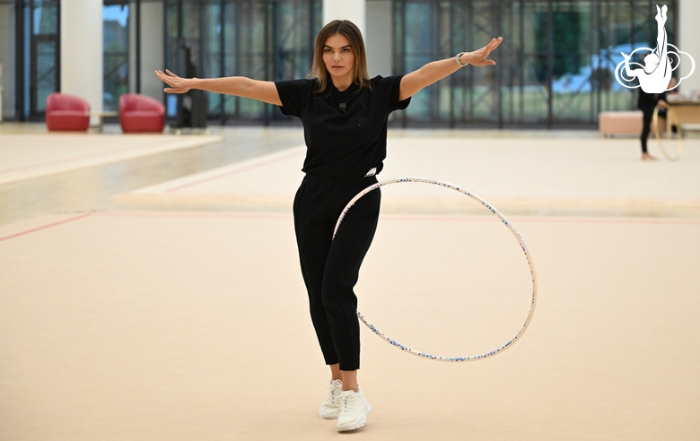 Олимпийская чемпионка Алина Кабаева во время тренировки в Академии