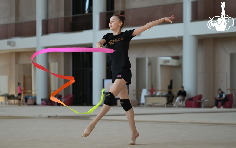 Анна Репина, дочь примы-балерины Большого театра Светланы Захаровой, во время тренировки в Академии