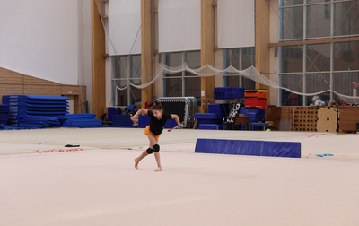 Olympic champion Alina Kabaeva explaines to Arina Kovshova why it is important to feel the musical pattern