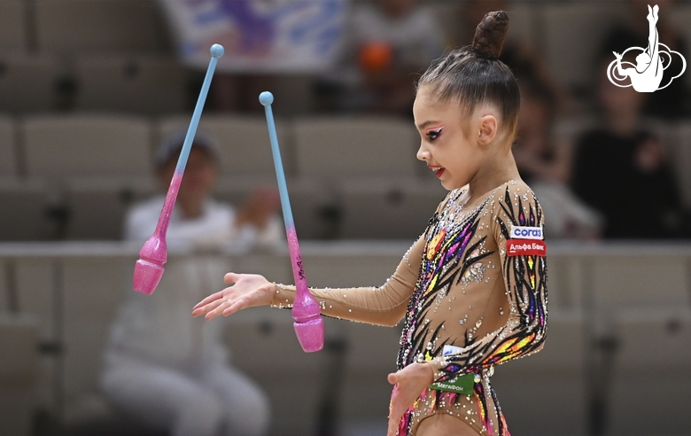 Ksenia Savinova during an exercise with clubs