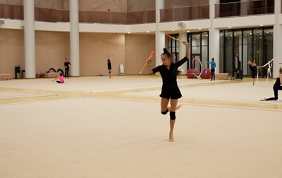 Exact timing with the music makes the exercise eye-catching and kept in memory