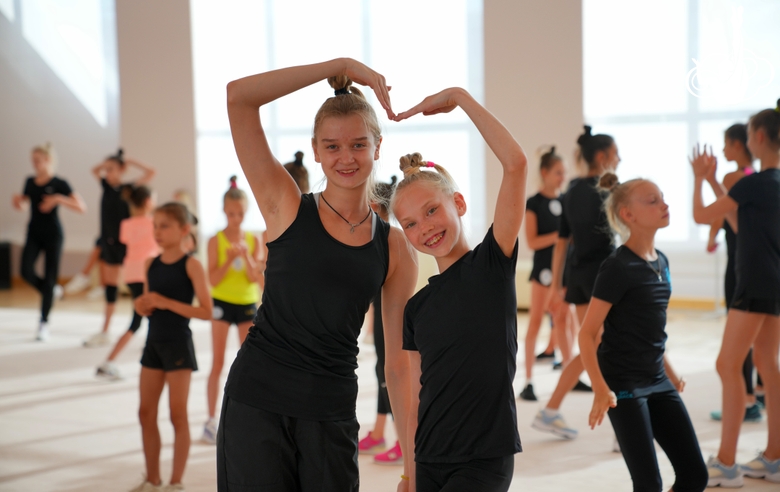 Alexandra Borisova and Eva Kononova during the Alla Dukhova TODES Theater master class
