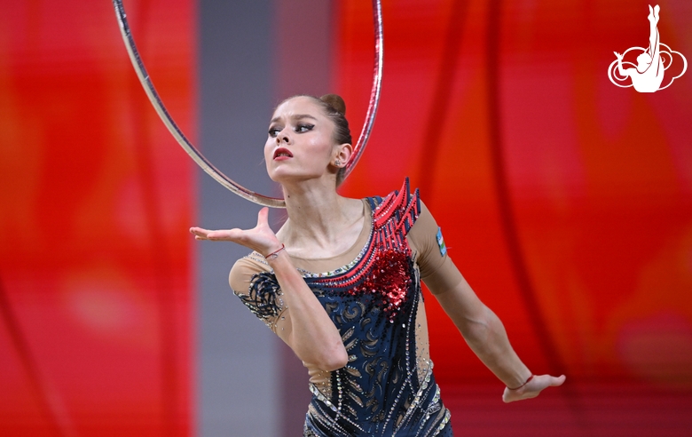 Sevinch Muminova during the hoop exercise
