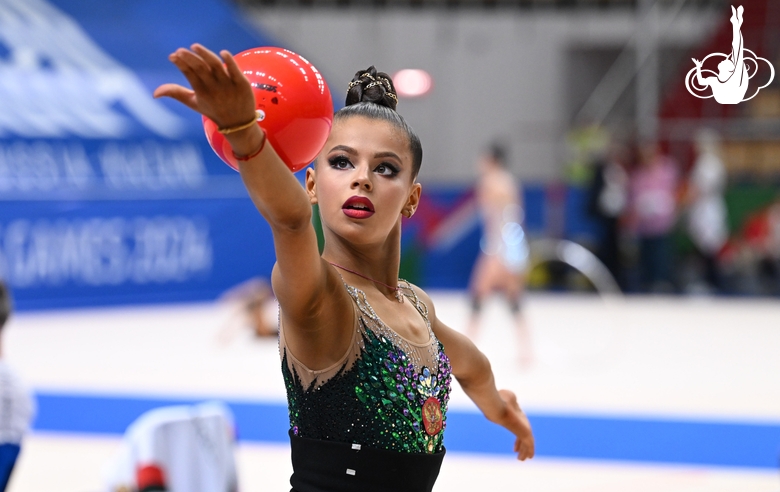 Karolina Tarasova warming up before the performance