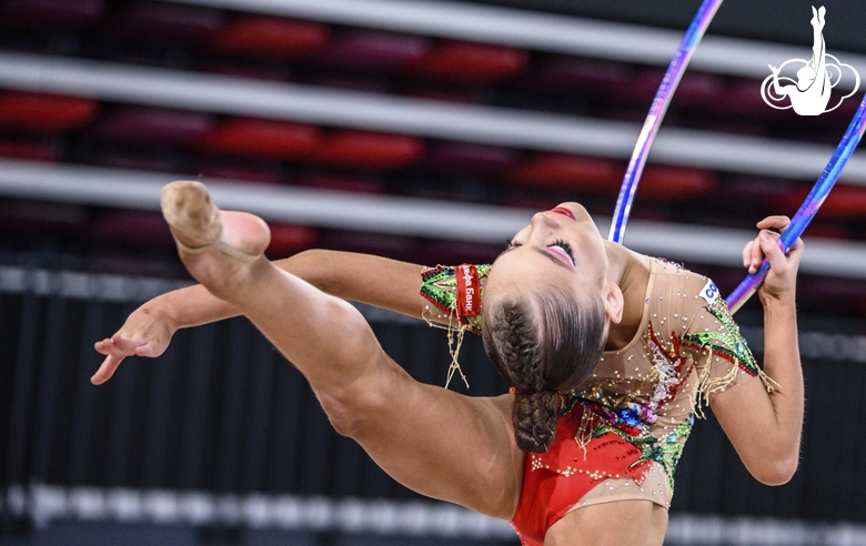 Ksenia Savinova during the hoop exercise