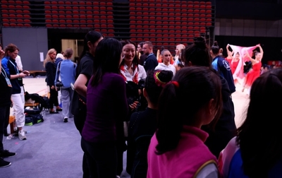 Alina Kabaeva thanks Irina Zenovka and Laura Acosta