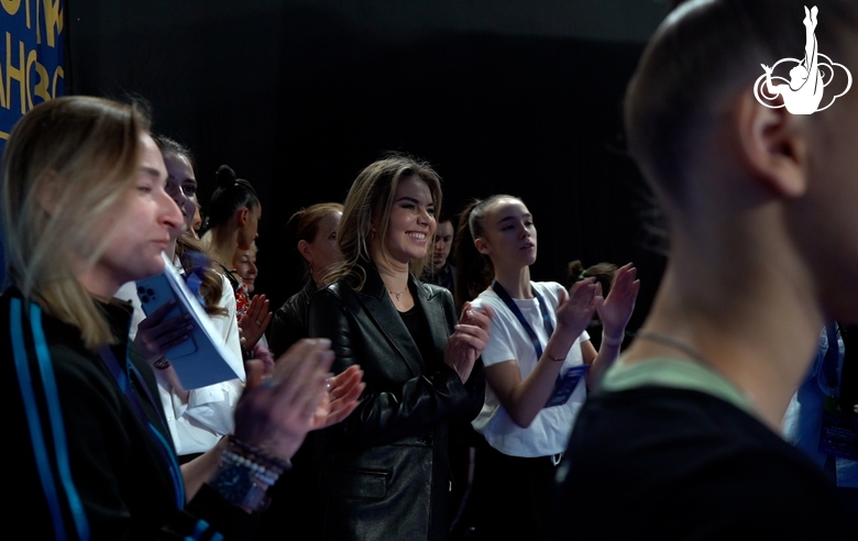 Touching video featuring Alina Kabaeva and Masha Borisova at the Russian Championship