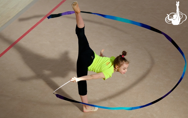 Elvira Belyaeva during the ribbon exercise