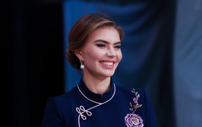Олимпийская чемпионка Алина Кабаева поздравила китайских друзей и партнеров с Праздником середины осени