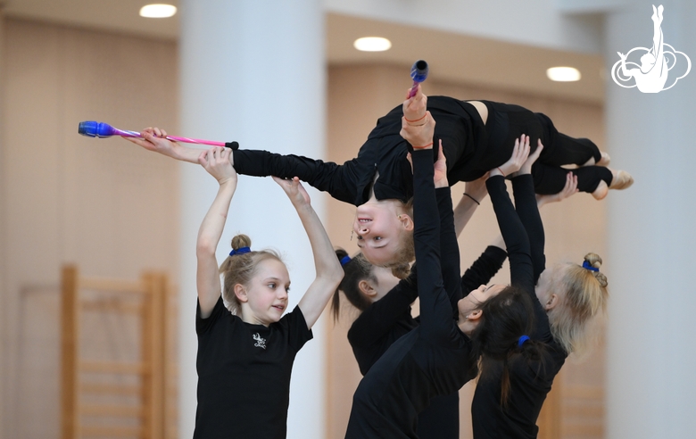 Групповички Академии на занятии под руководством заслуженного тренера России Инны Быстровой