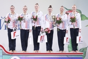 Групповички сборной России во время церемонии награждения