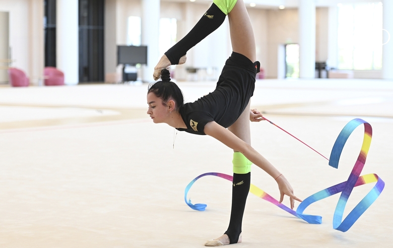 Anna Vakulenko during an exercise with a ribbon