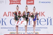 Кира Яблочникова, София Ильтерякова и Ксения Савинова во время церемонии награждения