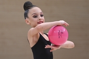 Tamaris Itazova during an exercise with a ball at the mAlinka tournament