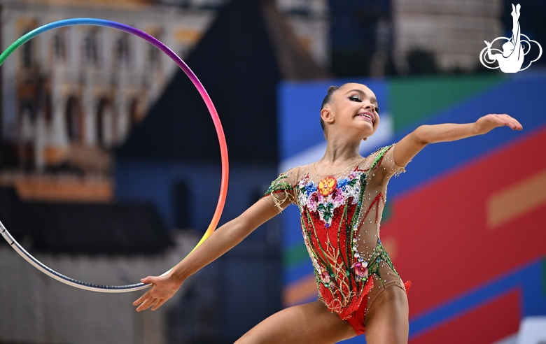 Ksenia Savinova during the hoop exercise