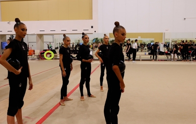 Показываем, как совершенствовались броски в упражнении с пятью мячами!