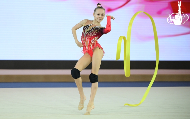 Yana Zaikina during the ribbon exercise at the podium training