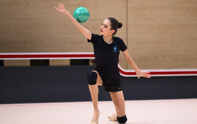 Alina Kabaeva and coach Laura Acosta from Mexico suggest a new transition for Anna Vakulenko's program with a ball