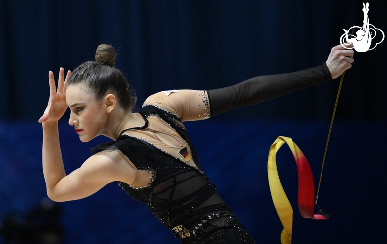 Darja Varfolomeev during an exercise with ribbon