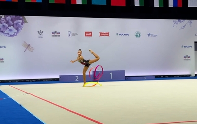 During the apparatus finals at the third stage of the Cup of the Strongest, Ksenia Savinova was cheered on from the stands with chants and posters