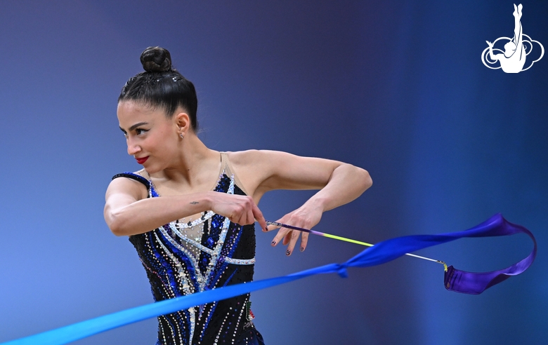 Marina Malpica during the ribbon exercise