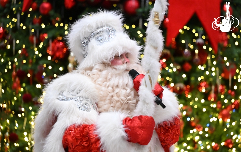 Дед Мороз во время новогодней елки