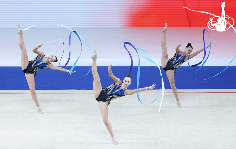 Group exercise gymnasts of the Omsk Region during the ribbon exercise