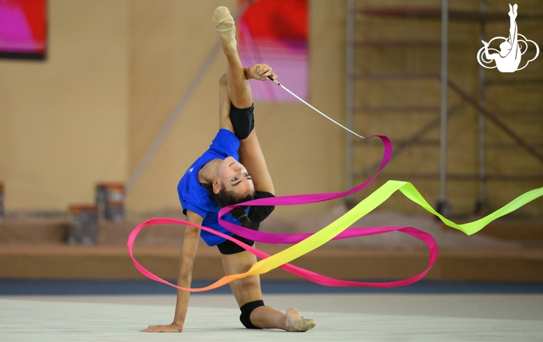 Anna Vakulenko during the ribbon exercise at the podium training