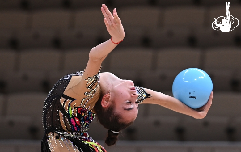 Anna Vakulenko during an exercise with a ball at the control training session