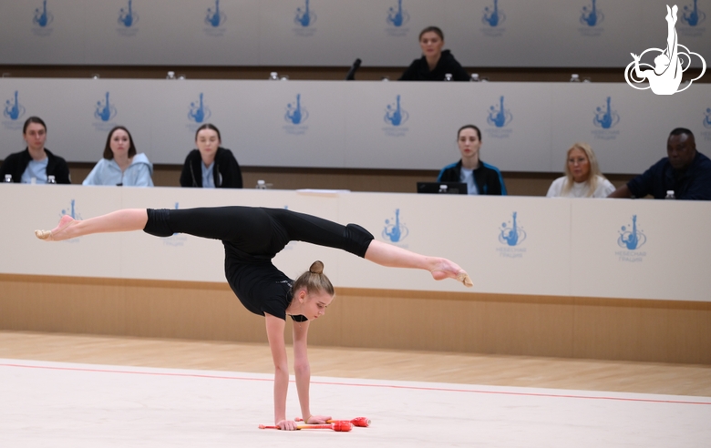 Александра Борисова во время тренировки с участием олимпийской чемпионки Алины Кабаевой