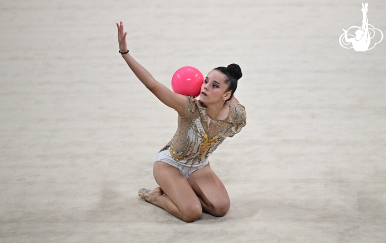 Isabella Rojas during the ball exercise