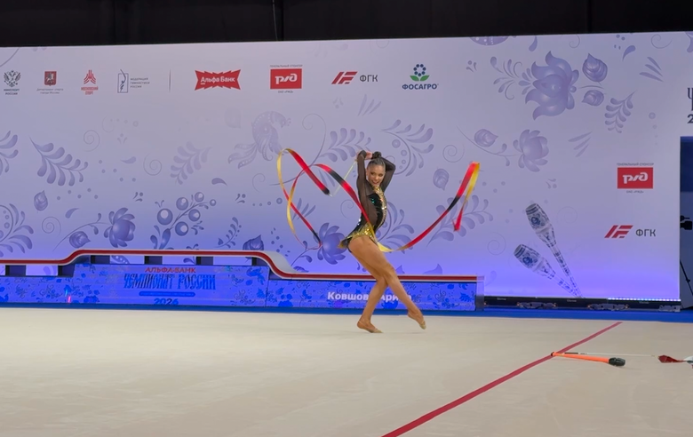 Arina Kovshova's exclusive element in the ribbon routine