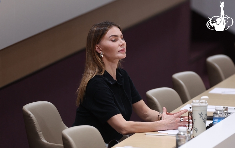 Олимпийская чемпионка Алина Кабаева во время контрольной тренировки в Академии