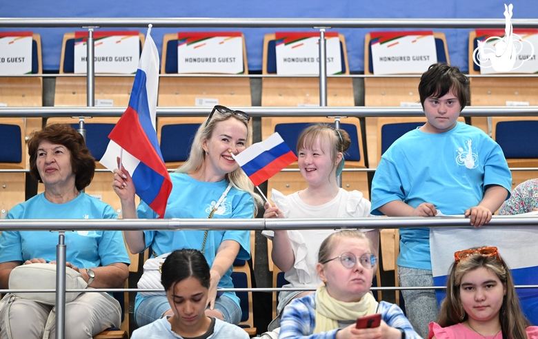 Children with special needs from Kazan support the International Sky Grace Rhythmic Gymnastics Clubs Association team