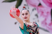 Сильва Саргсян во время упражнения с мячом