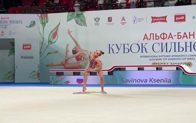 Олимпийская чемпионка Алина Кабаева работает с Ксенией Савиновой над концентрацией