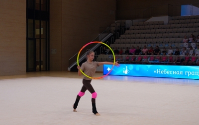 Alina Kabaeva worked in detail with Ksenia Savinova from Gatchina on the technique for performing fouettés during a training session at the Academy