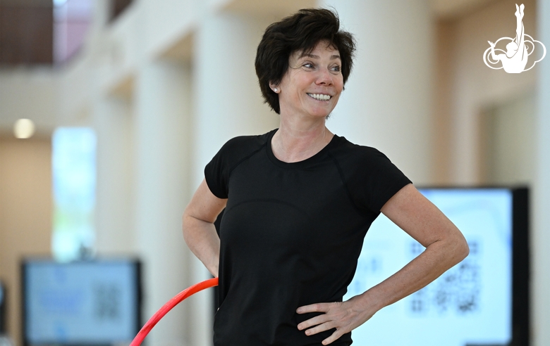 Хореограф Ирина Зеновка работает над новыми программами для воспитанниц Академии