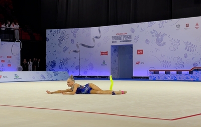 Alina Kabaeva and coach Evgenia Eliseeva set Eva Kononova up before the ribbon finals at the Russian Championships