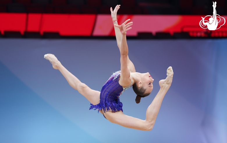 Yana Zaikina during the ball exercise