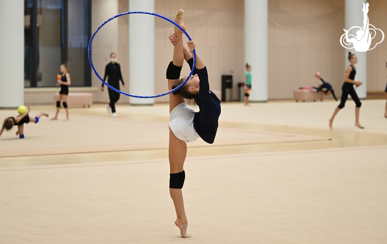 Мария Борисова во время тренировки с участием олимпийской чемпионки Алины Кабаевой