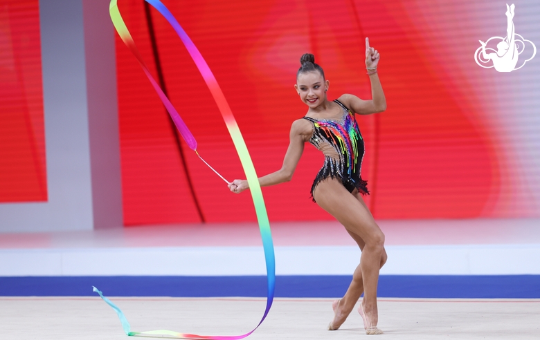 Sofia Ilteryakova during the ribbon exercise