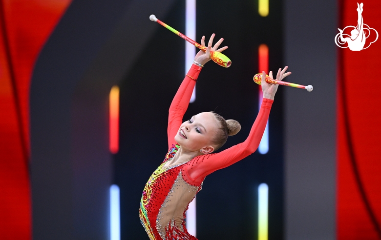 Agniia Kraeva during the exercise with clubs